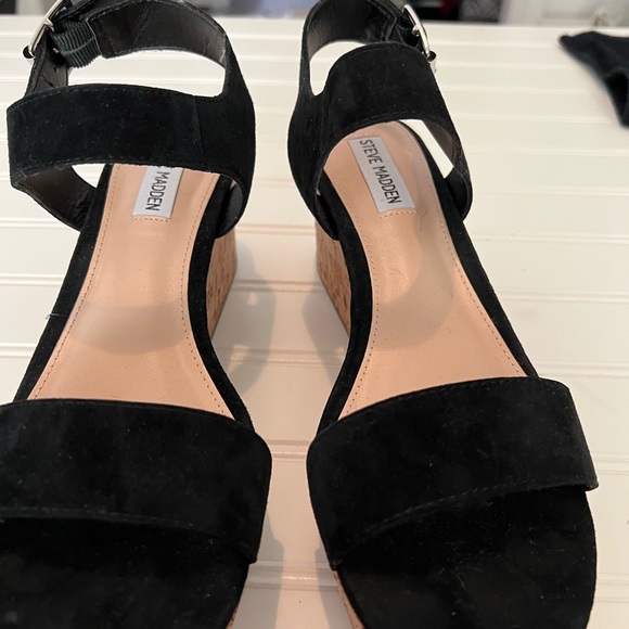 Size 8.5 Steve Madden wedges. Worn 1 time - Picture 3 of 5